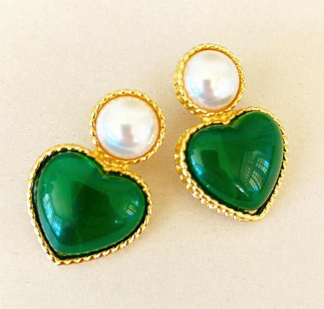 Classic green heart & faux pearl pierced style earring.