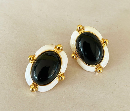 Classic oval pierced style earrings.