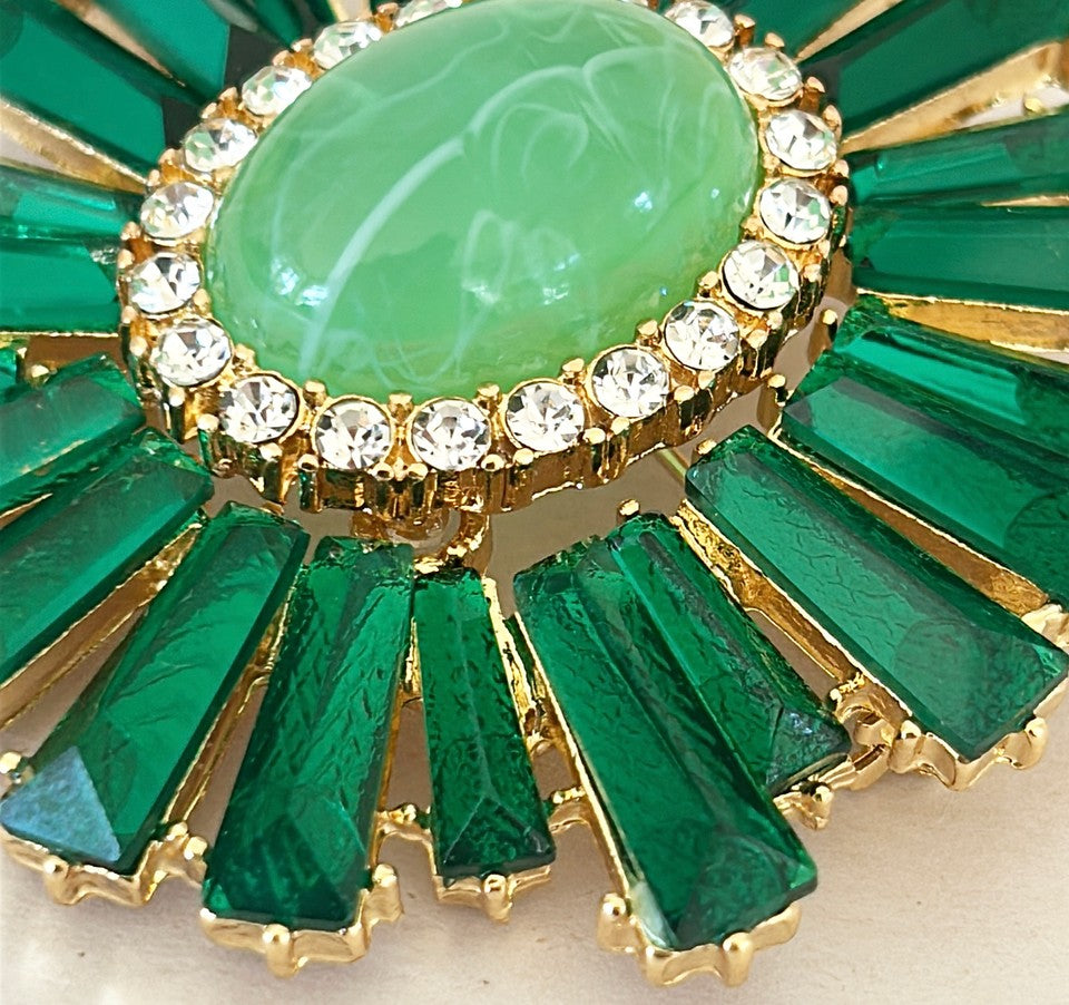 Stunning green starburst oval statement brooch.